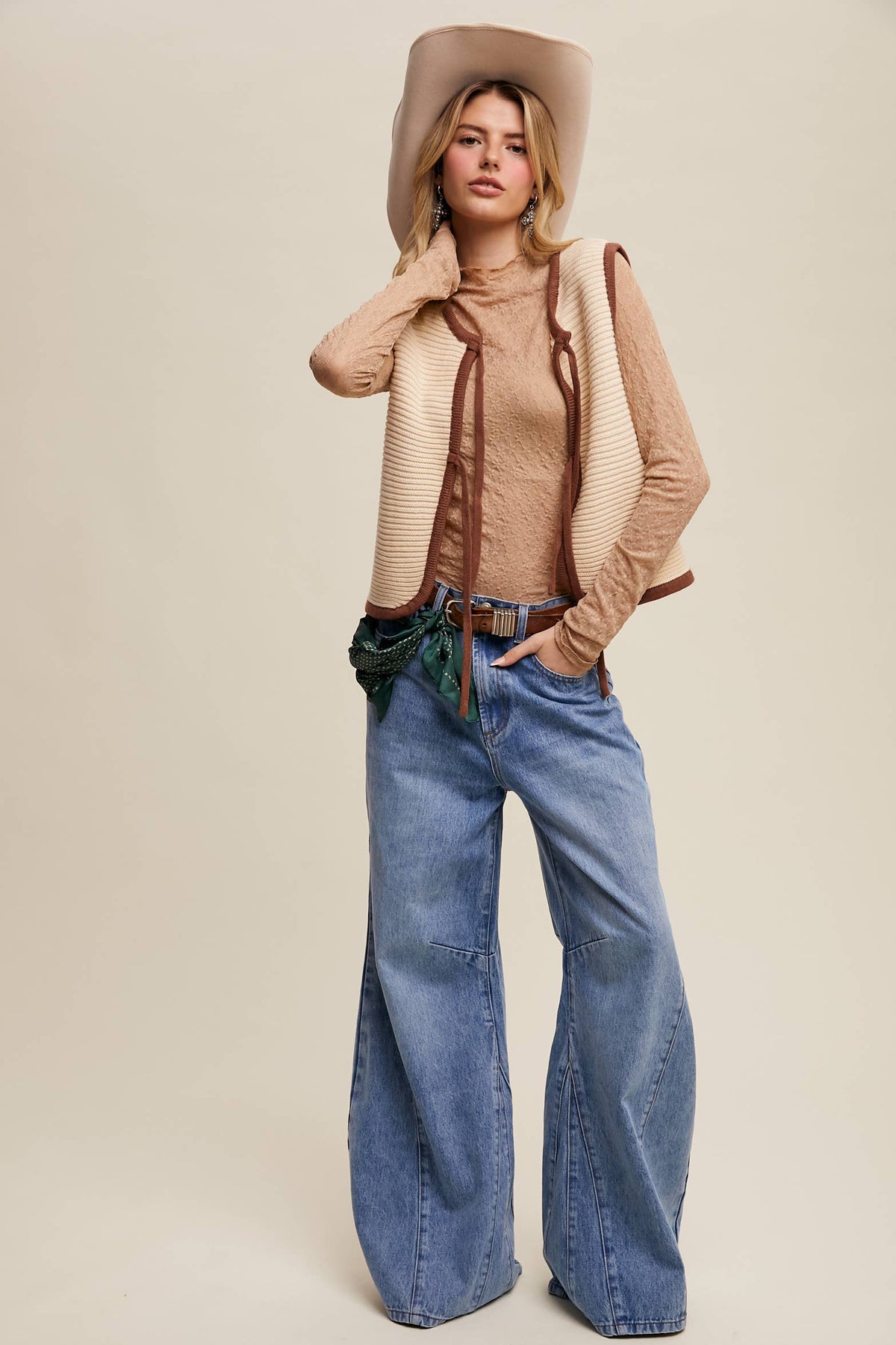 Wide-Leg Panel Detail Jeans