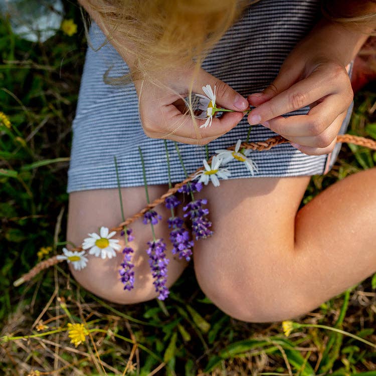 Make Your Own Fresh Flower Necklace