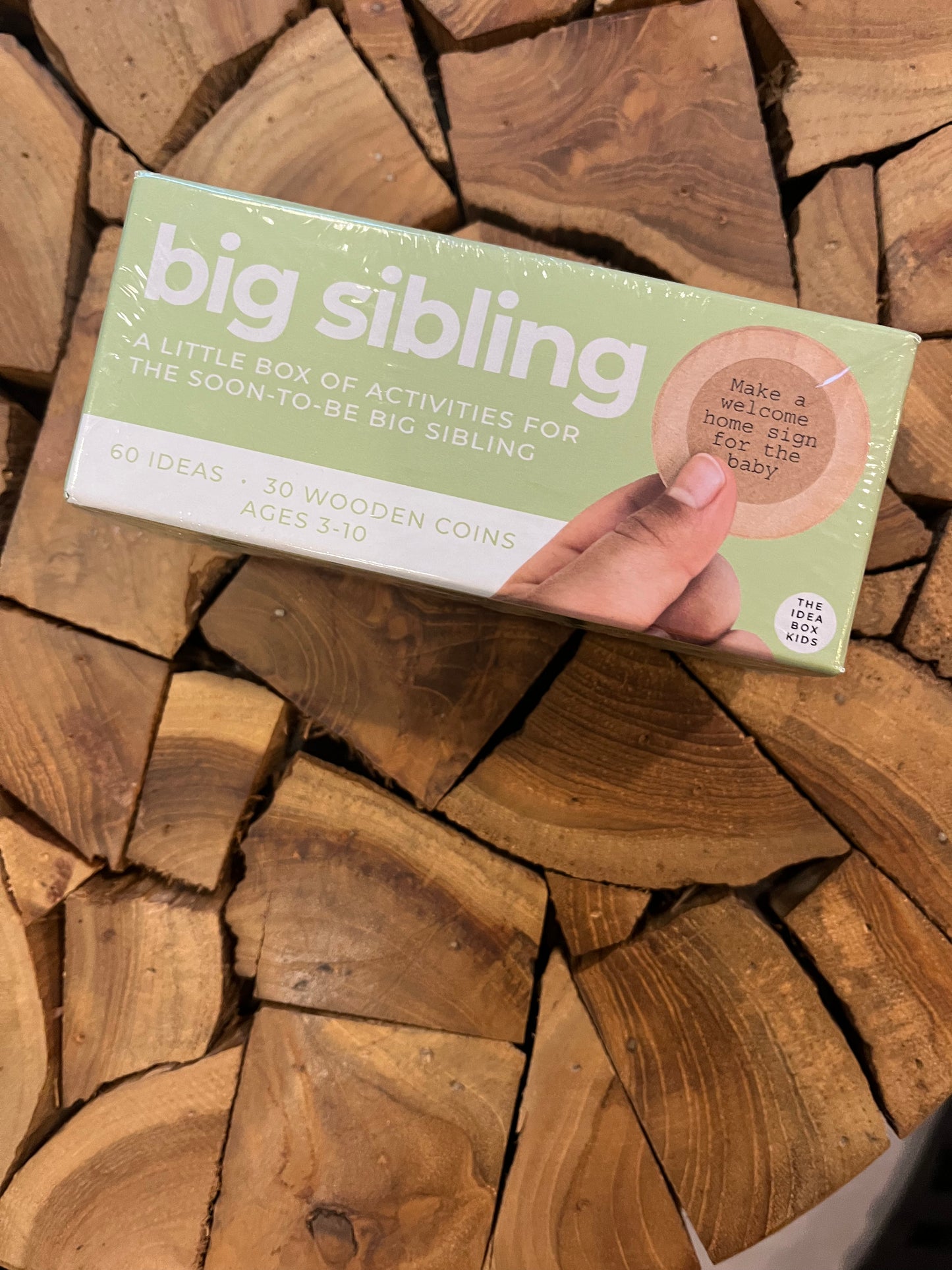 A little box of 30 wooden coins, 60 ideas