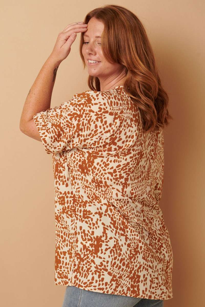 ABSTRACT PRINT DOLMAN SLEEVE TOP (Plus)