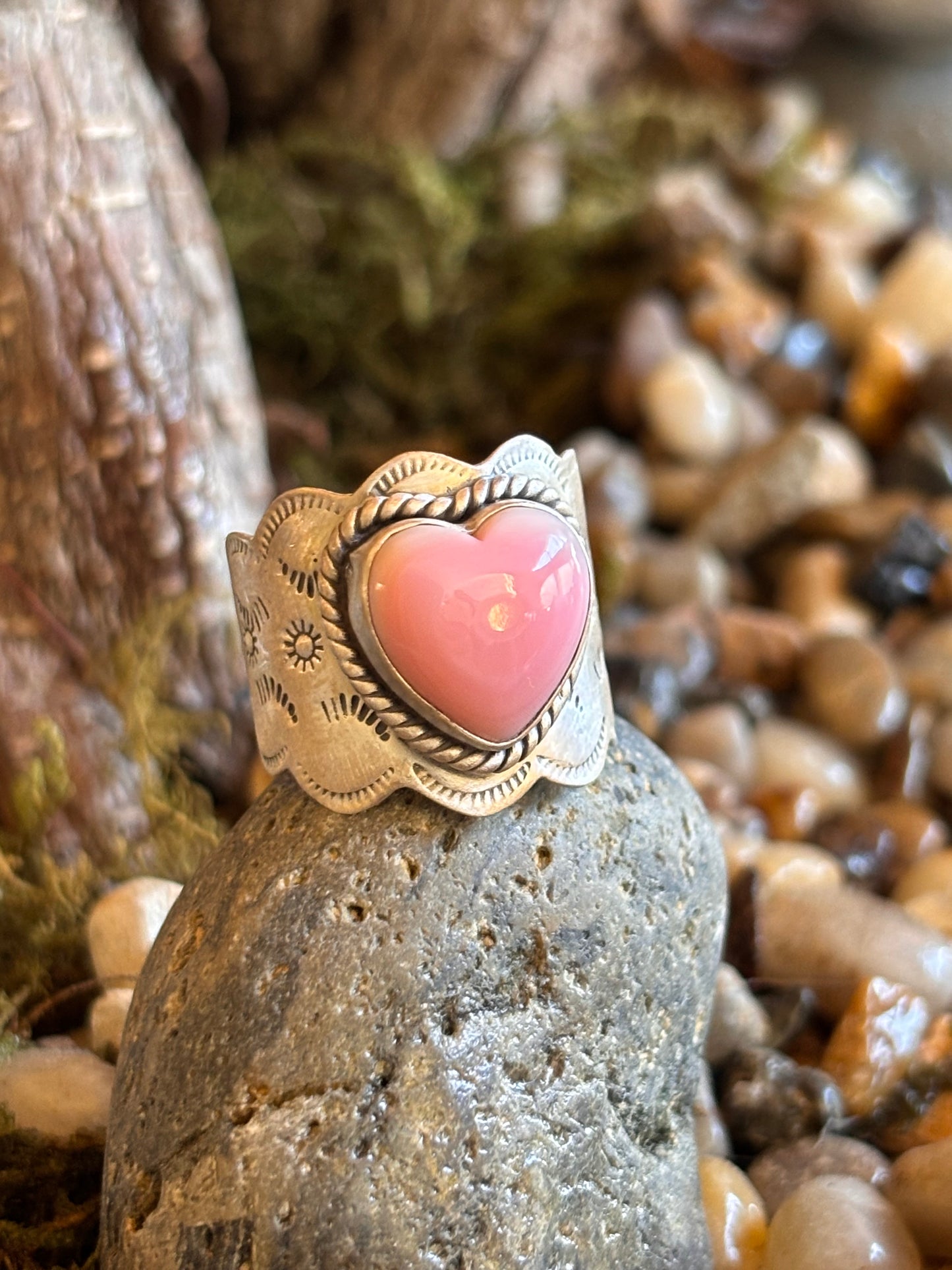 Pink Conch Heart-Shaped Ring | Size 9