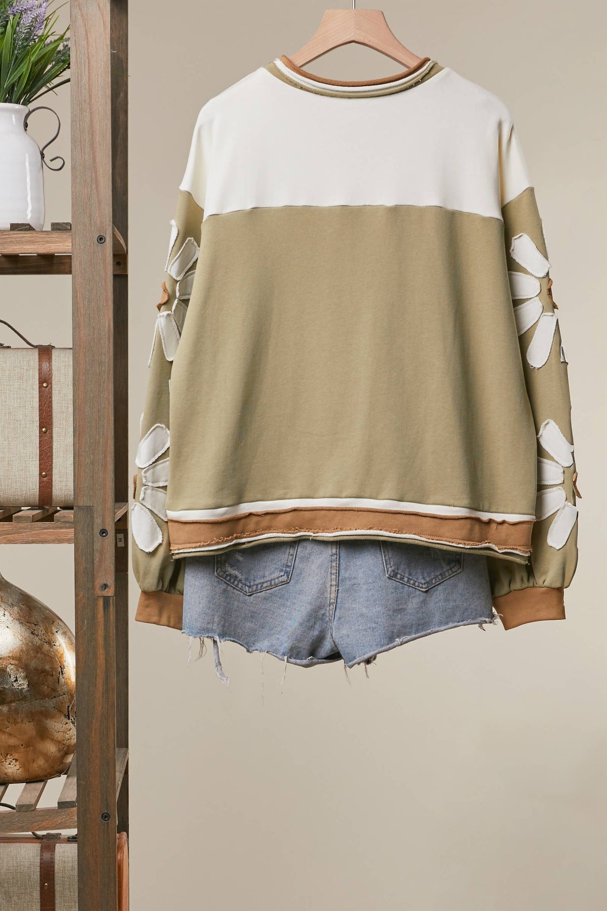 Colorblock Daisy Graphic Top