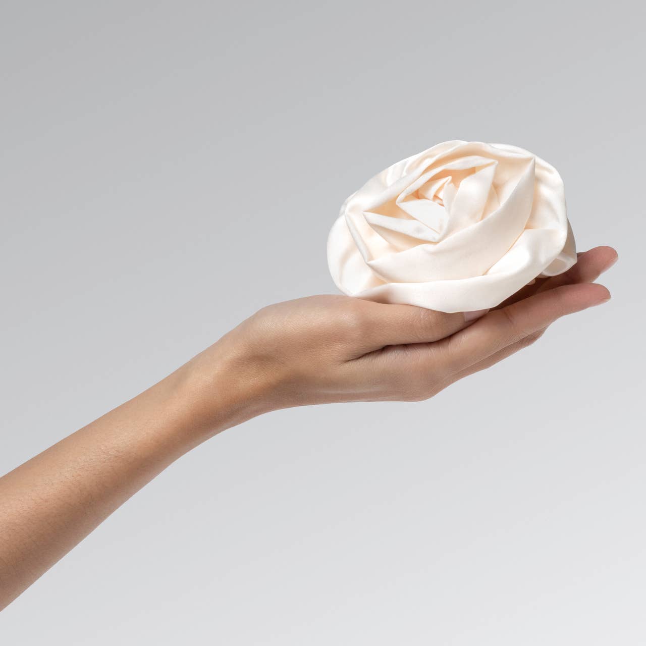 Satin Rosette Medium Flat Cloud Clip - Cream