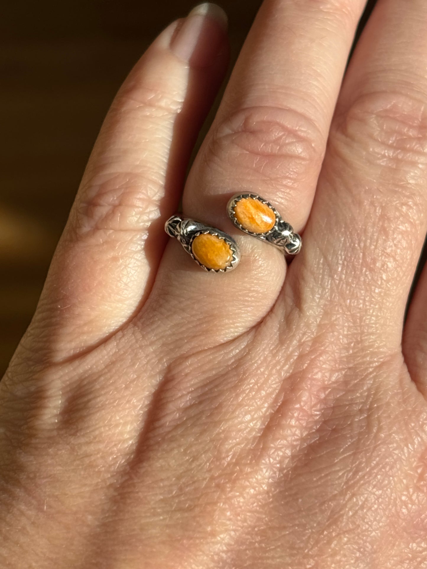 Orange Spiny Bypass Ring Navajo handmade by Freda Martinez | 6-8