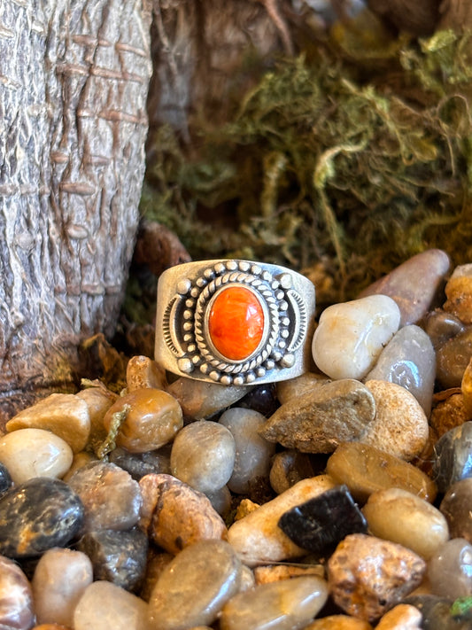 Spiny Oyster Ring | Size 7.5