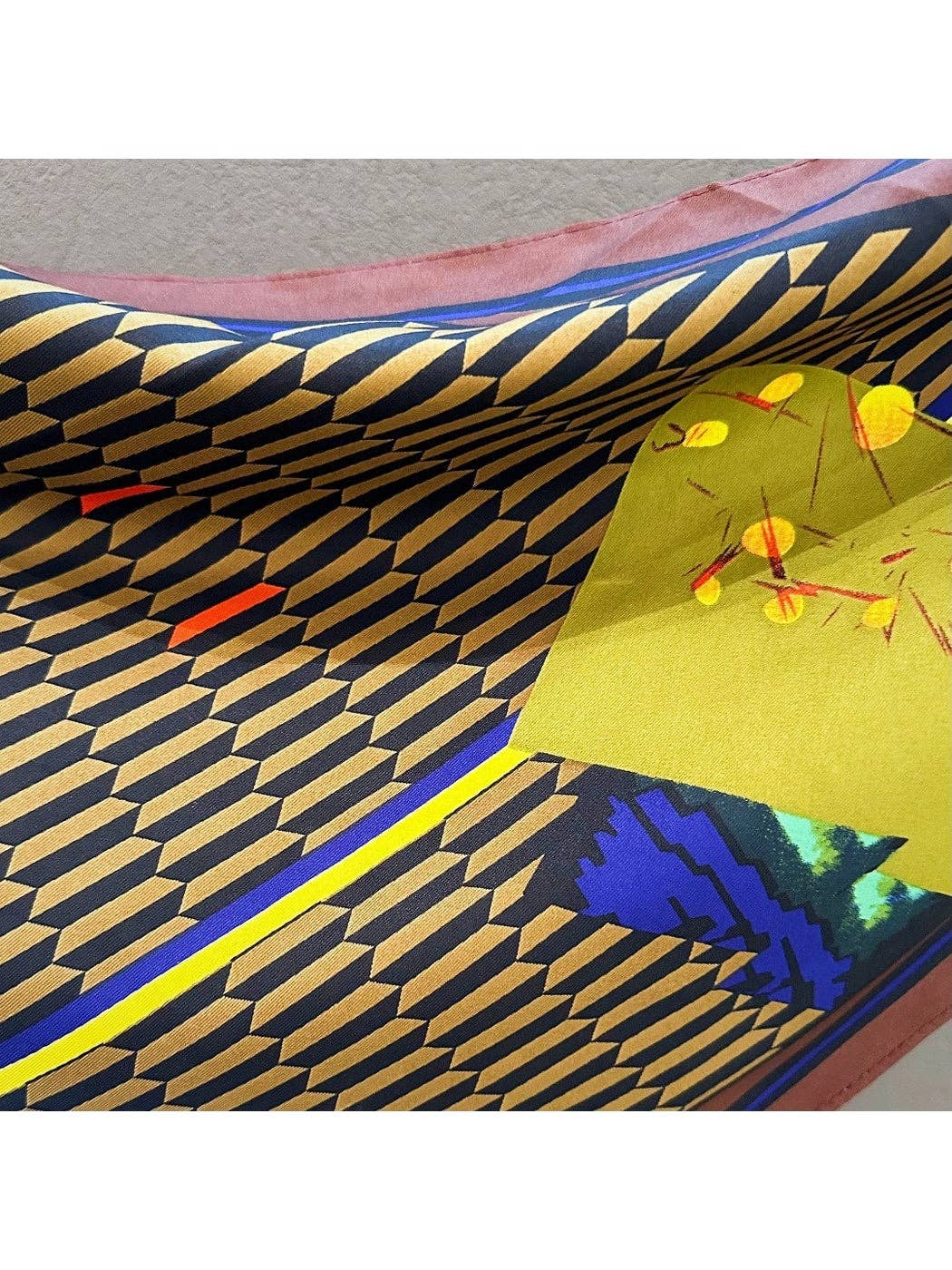 Contrast Border Abstract Pattern Triangle Bandana