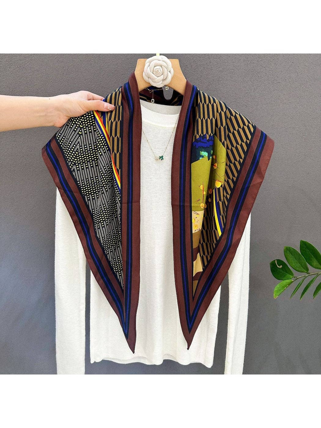 Contrast Border Abstract Pattern Triangle Bandana